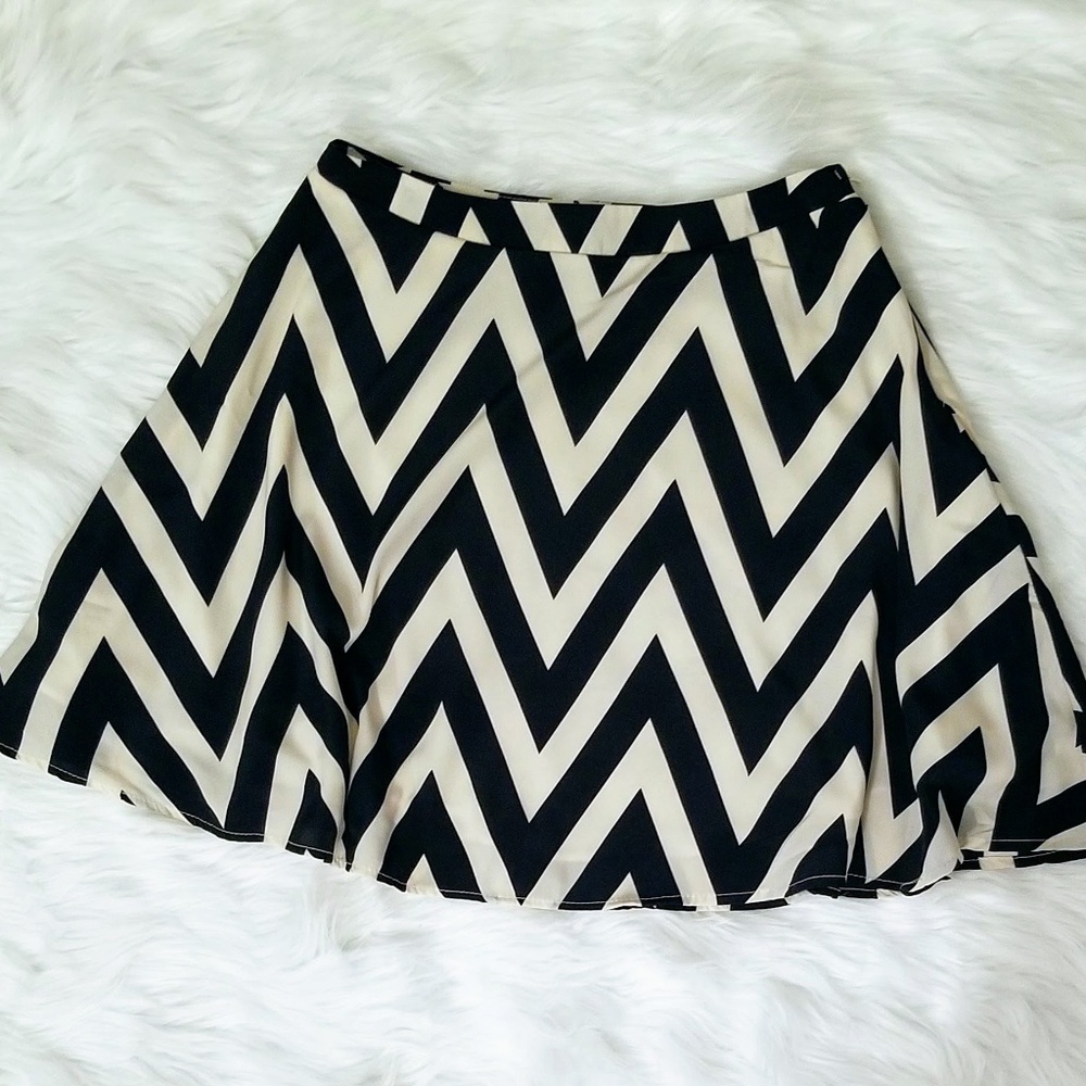 BUTTONS Chevron Skirt